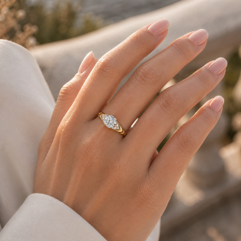 18K Gold Lab Diamond Engagement Ring VVS EF Round Cut