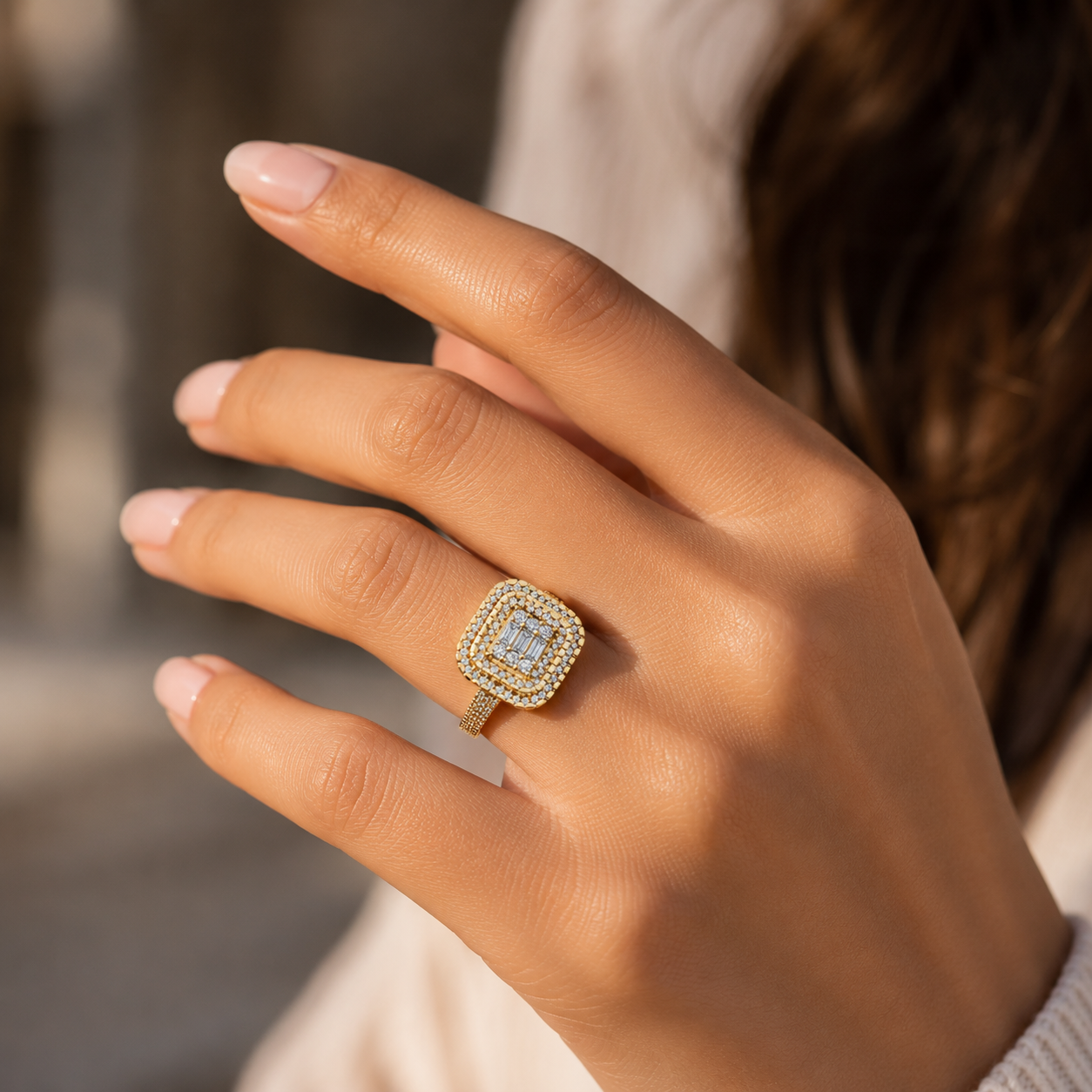 18K Gold Halo CVD Diamond Ring – VVS Clarity, Luxury Design