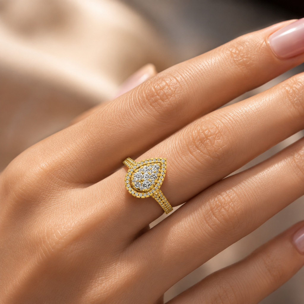 18K Gold Diamond Ring VVS Clarity Elegant Fine Jewelry