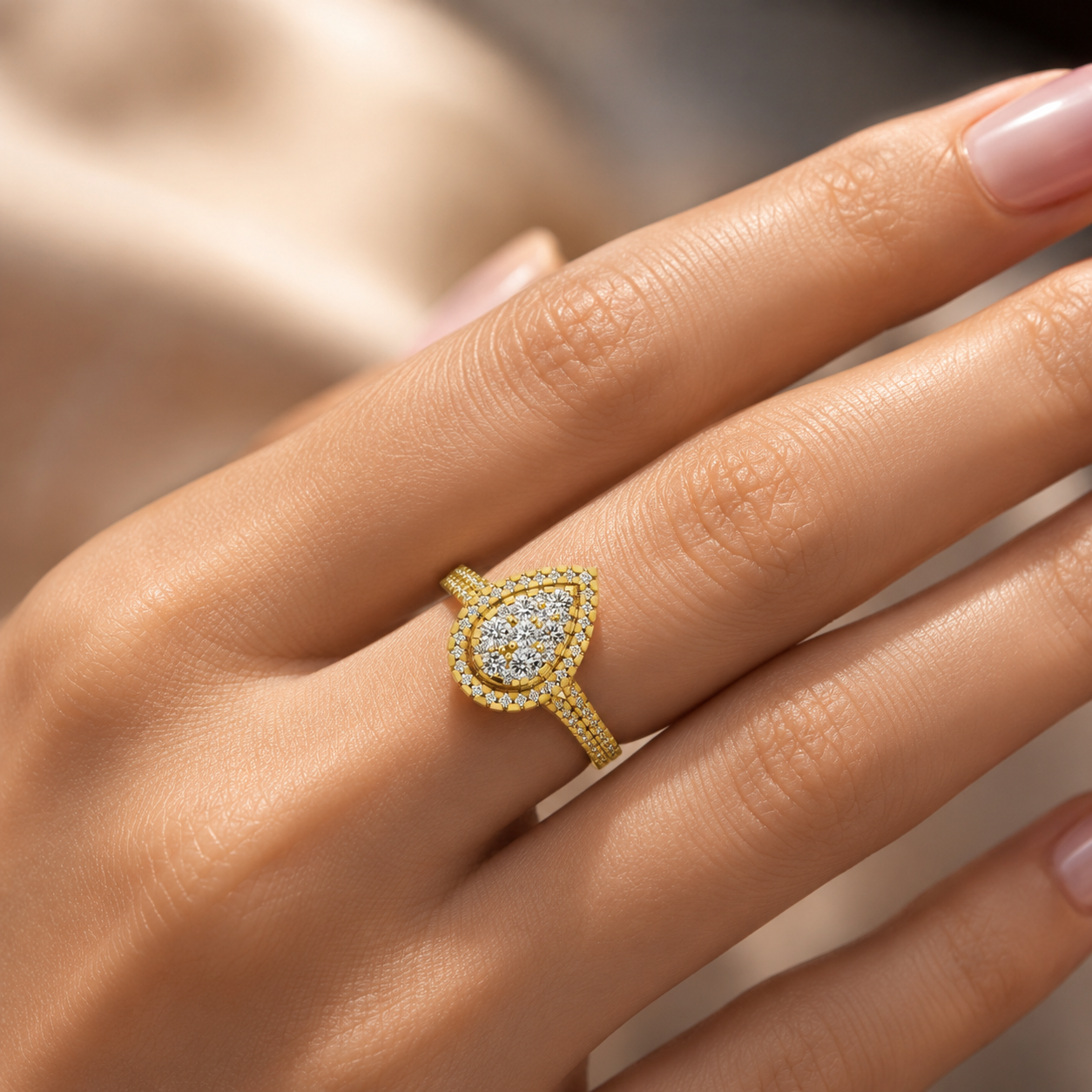 18K Gold Diamond Ring VVS Clarity Elegant Fine Jewelry