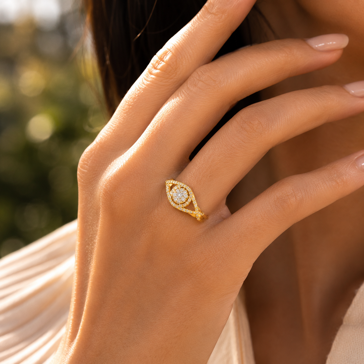 18K Gold Halo Split Shank CVD Diamond Ring VVS (0.61 Ct)