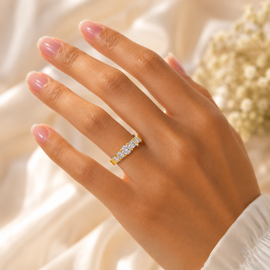 18K Gold CVD Diamond Engagement Ring VVS EF Elegant Band