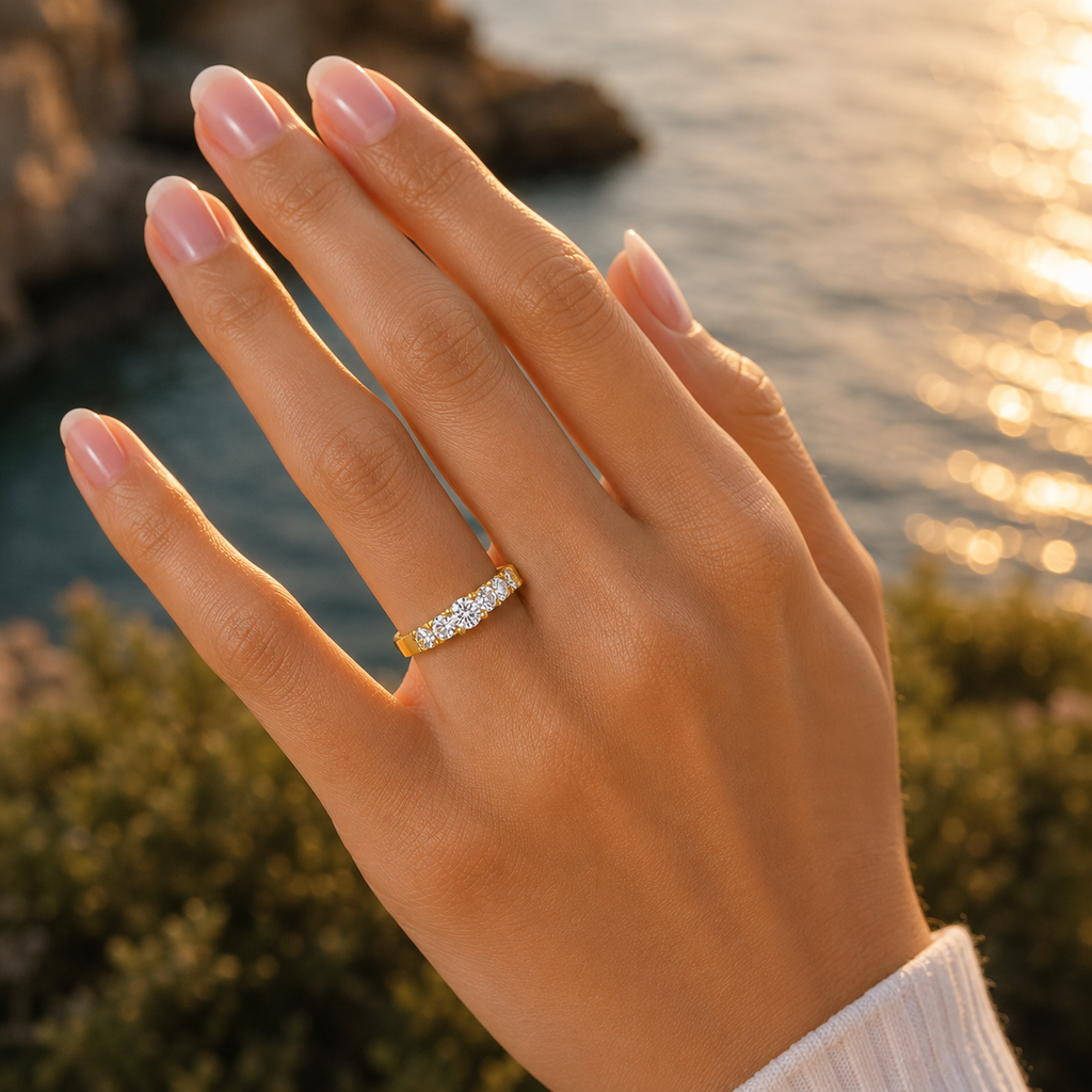 18K Gold CVD Diamond Engagement Ring VVS EF Elegant Band