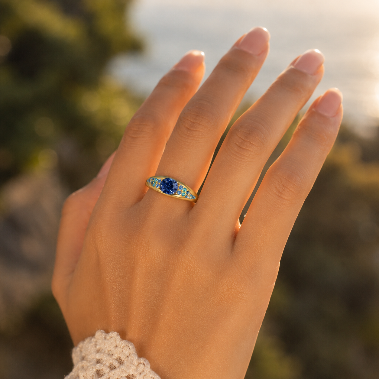 18K gold CVD diamond engagement ring VVS clarity 0.014CT luxury closeup with blue canter stone